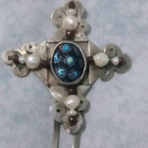 Silver hairpin used with rare stone and pearls