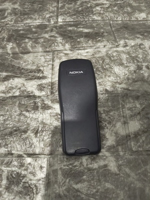 Nokia 3210 phone with battery unknown functionality, like new, gray