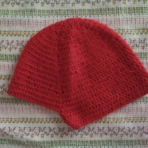 Handmade knit hat like new, one size, red