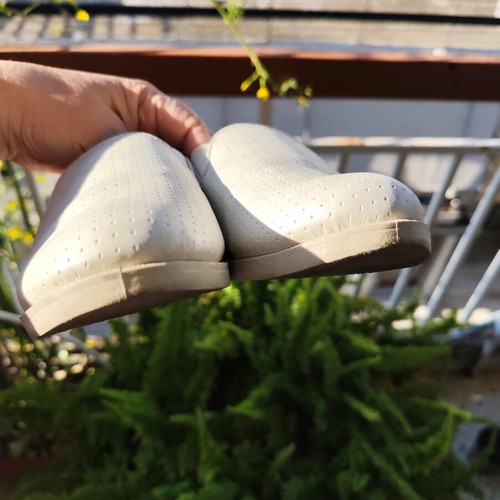 Plato slip-on loafers size 40 cream color like new