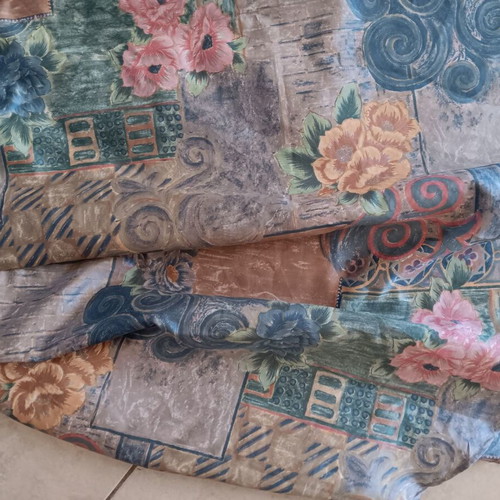Curtain with decorative top piece, pack of 1