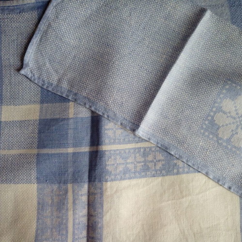 Tablecloth with six napkins in lavender color like new