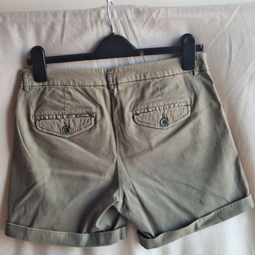 United Colors of Benetton Khaki Micro Stripe Chino Shorts Small like new