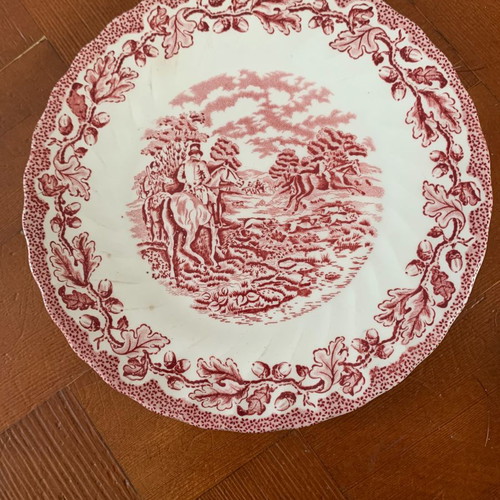 Myott plate from England in excellent condition, hand engraved, 20cm diameter