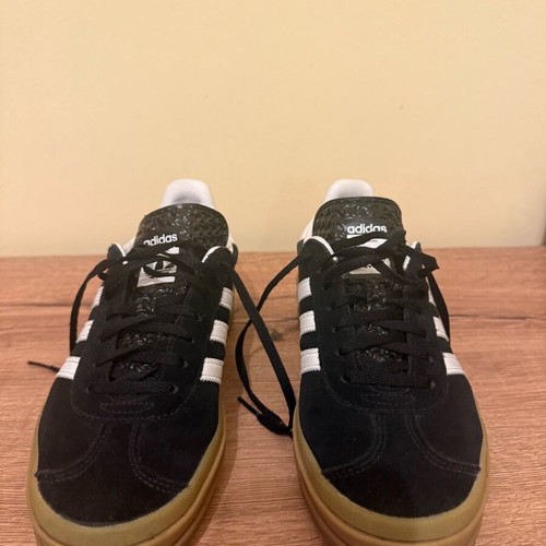 Adidas Gazelle women's sneaker like new in black