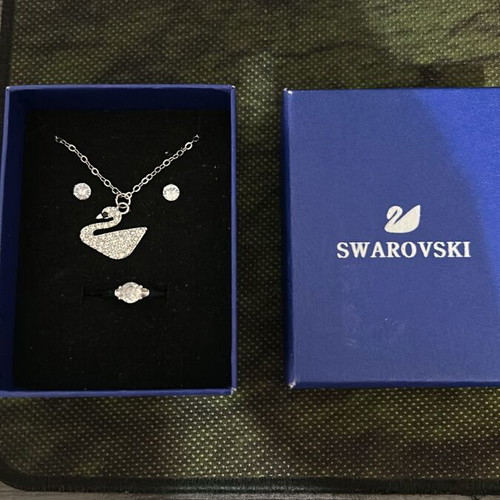 Swarovski set new - € 20,00 - Vendora.cy swarovski set new