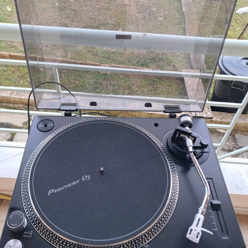 Pioneer PLX-500 turntable pair like new