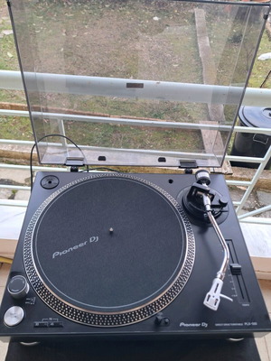 Pioneer PLX-500 turntable pair like new