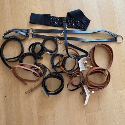 Belt pack with 16 pieces like new, leather and casual styles