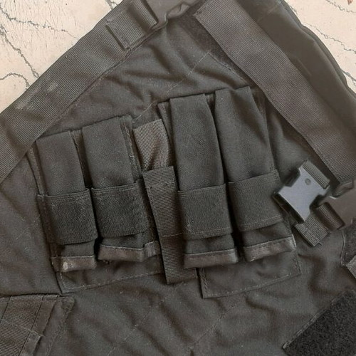 Military battle vest black, like new, with ceramic plate holder