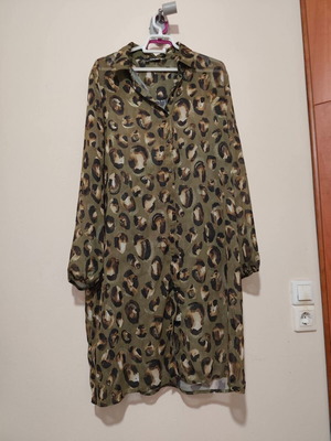 Πουκαμίσα μεταχειρισμένη XL με animal print και χρυσές λεπτομέρειες