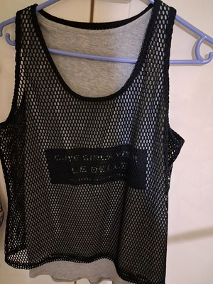 Tshirt like new, size M, black and grey