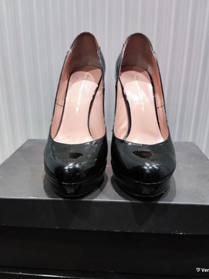 Mourtzi patent leather pumps size 38 used, black