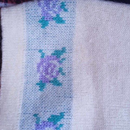 Girls' white wool skirt with flowers like new