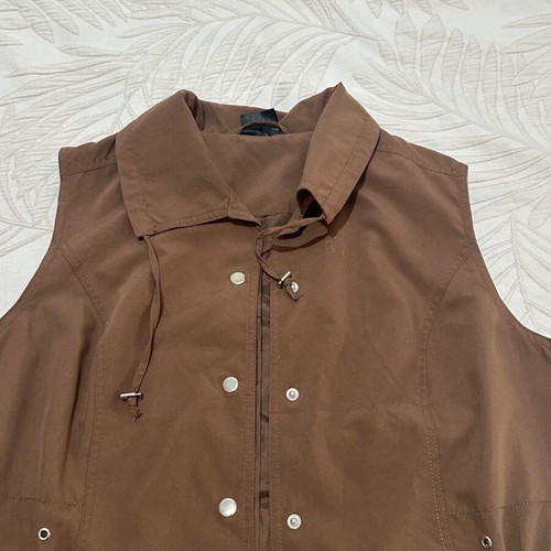 Brown Sleeveless Vest like new, practical with pockets