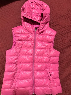 Benetton sleeveless jacket pink like new for 10-11 years old girls