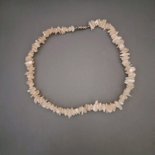Necklace white, like new