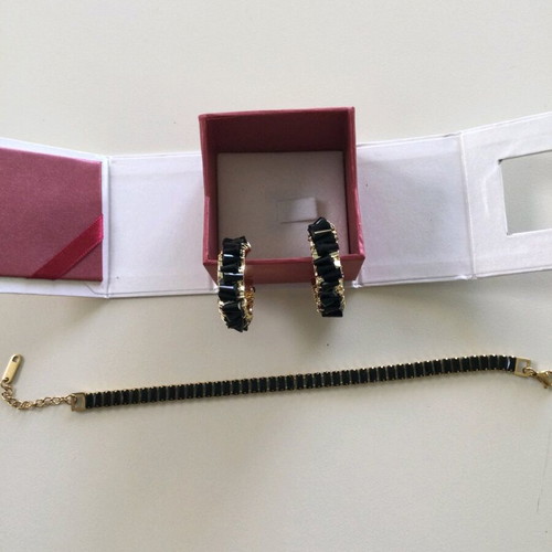 Jewelry set like new with earrings and bracelet with crystals
