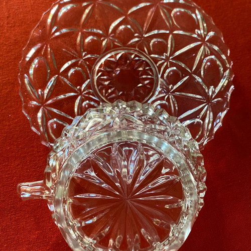 Vintage glass serving set with 6 cups and saucers like new