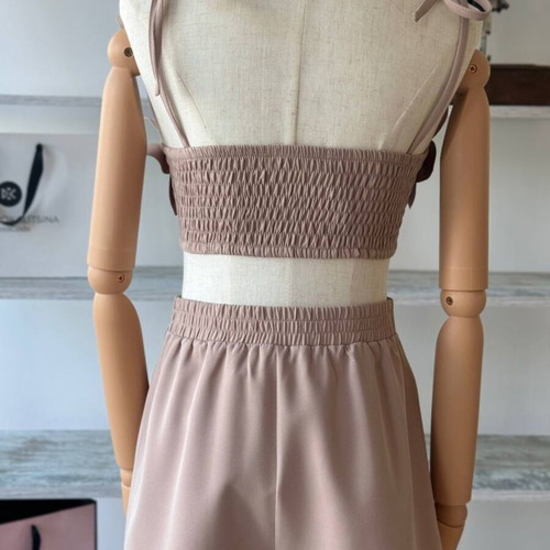 Set flowers top and skort new, beige, size medium