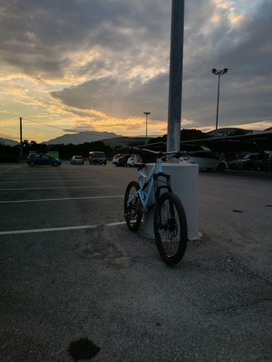 Mountain bike like new, 26 inch, disc brakes, 9-speed Shimano