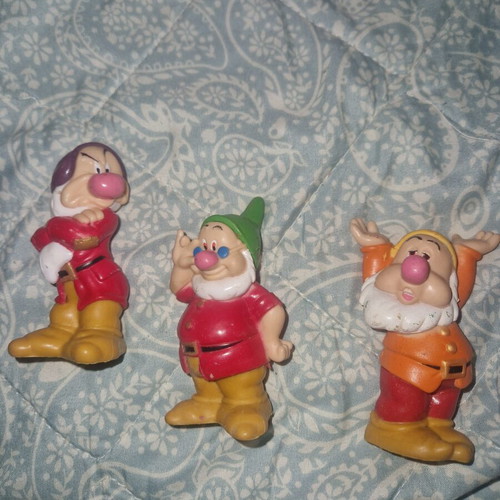 3 dwarf figures, pack