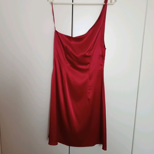 Red satin evening dress with one shoulder like new, size M