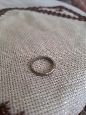 Ring size 18 silver like new, simple
