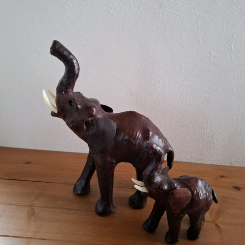 Elephant set decorative like new