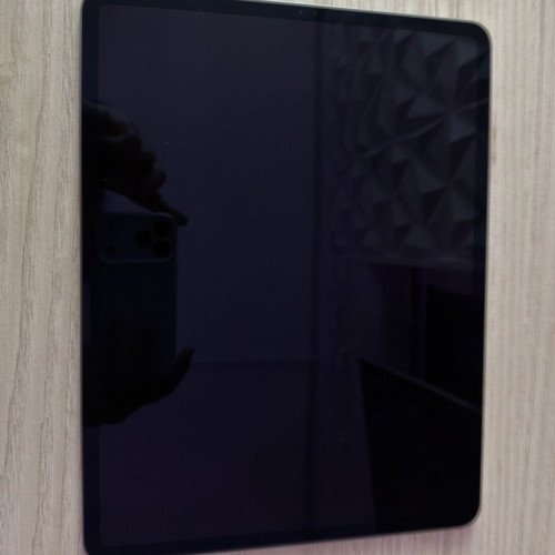 iPad Pro 4th Gen WiFi 128GB 2020 like new