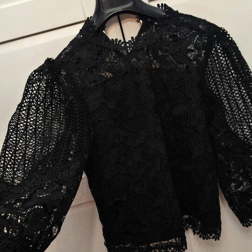 Black lace top with 3/4 sleeves like new, size S
