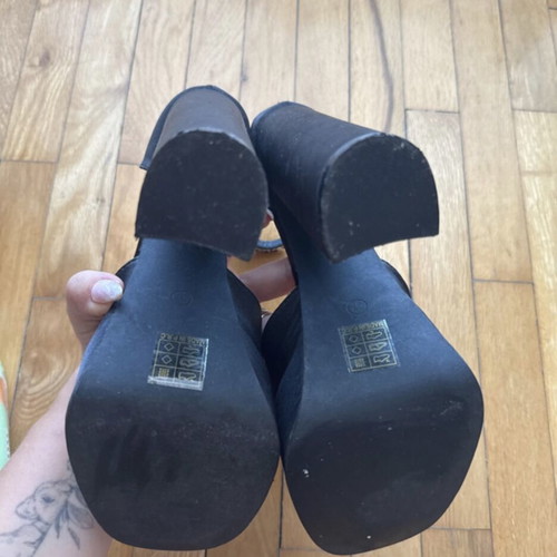 Sandal size 37 black, like new, platform style