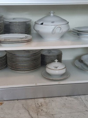 Hutschenreuther complete serving set Germany like new with gilded details