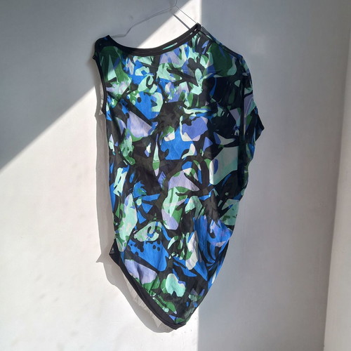 Asymmetric transparent blouse with blue-green print
