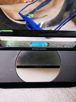 Φορητό ηχοσύστημα Phillips AZ1880 μεταχειρισμένο με CD, FM, USB