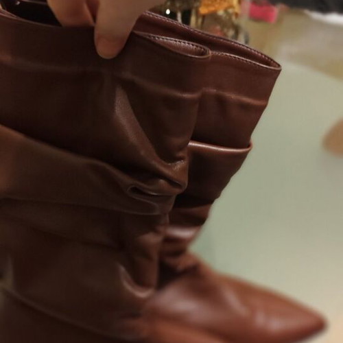 Brown boots used, size 40, with gathers and low heel