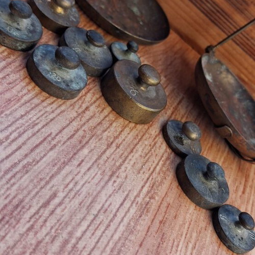 Old scale weights and pans set