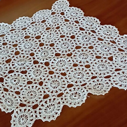 Table linen diamond-shaped 40x40 like new