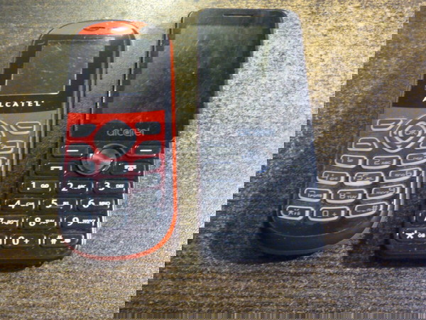 2x ΚΙΝΗΤΑ ΤΗΛΕΦΩΝΑ ALCATEL