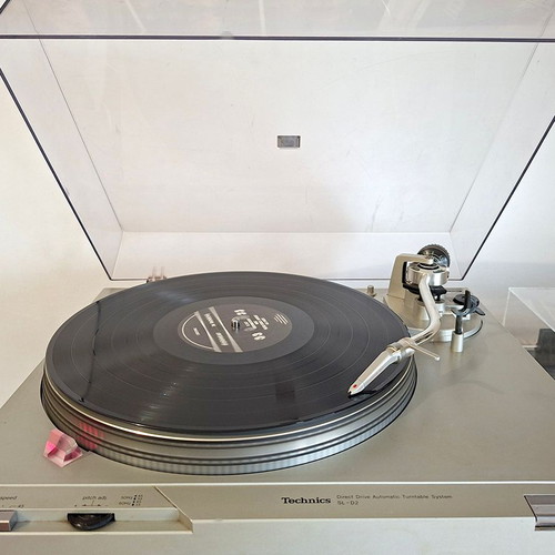 Technics SL-D2 Direct Drive turntable with Ortofon Concorde head used