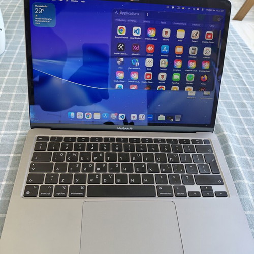 Apple MacBook Air M1 2020 13" 8GB RAM 256GB SSD like new