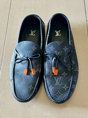 Louis Vuitton Monogram Eclipse δερμάτινα μοκασίνια σαν καινούργια, νούμερο 42