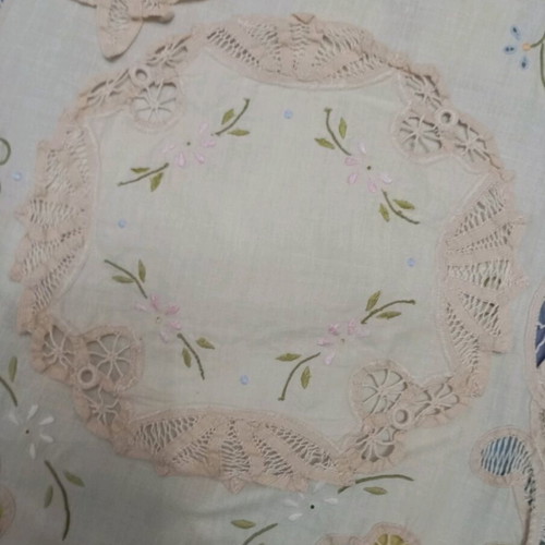 Embroidery set like new with beautiful design