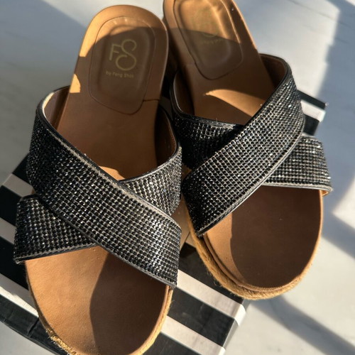Feng Shoe flatforms size 38 like new, black