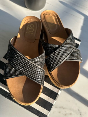 Feng Shoe flatforms size 38 like new, black