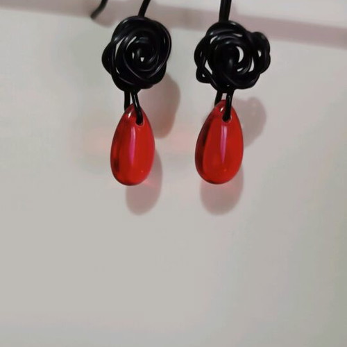 Rose earrings made of black aluminum wire with red drop new