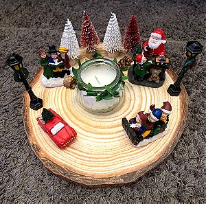 Χριστουγεννιάτικη σύνθεση με κερί και φιγούρες