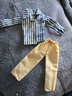 Sindy pedigree set pants shirt used