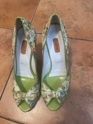 High Heels green size 39.5 like new