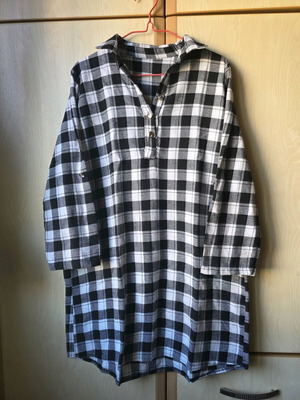 Women's black and white shirt used, size L